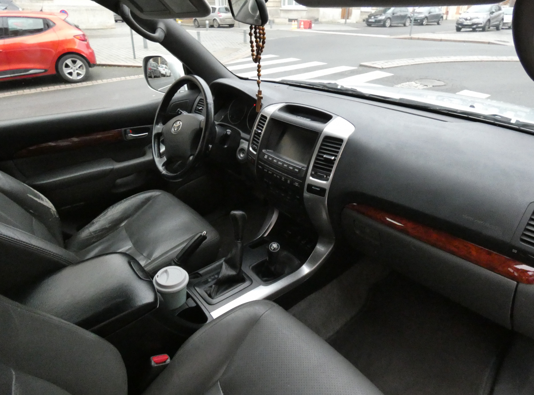 Toyota Land Cruiser — 6